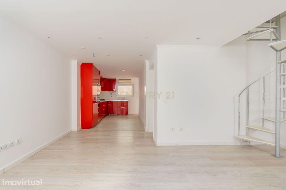 Moradia Remodelada T2+1 com terraço na Penha de França  - Independênci
