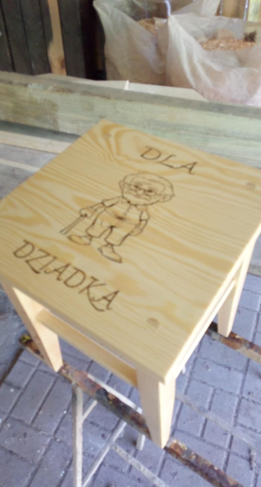 Taboret, stołek kuchenny, sosnowy.