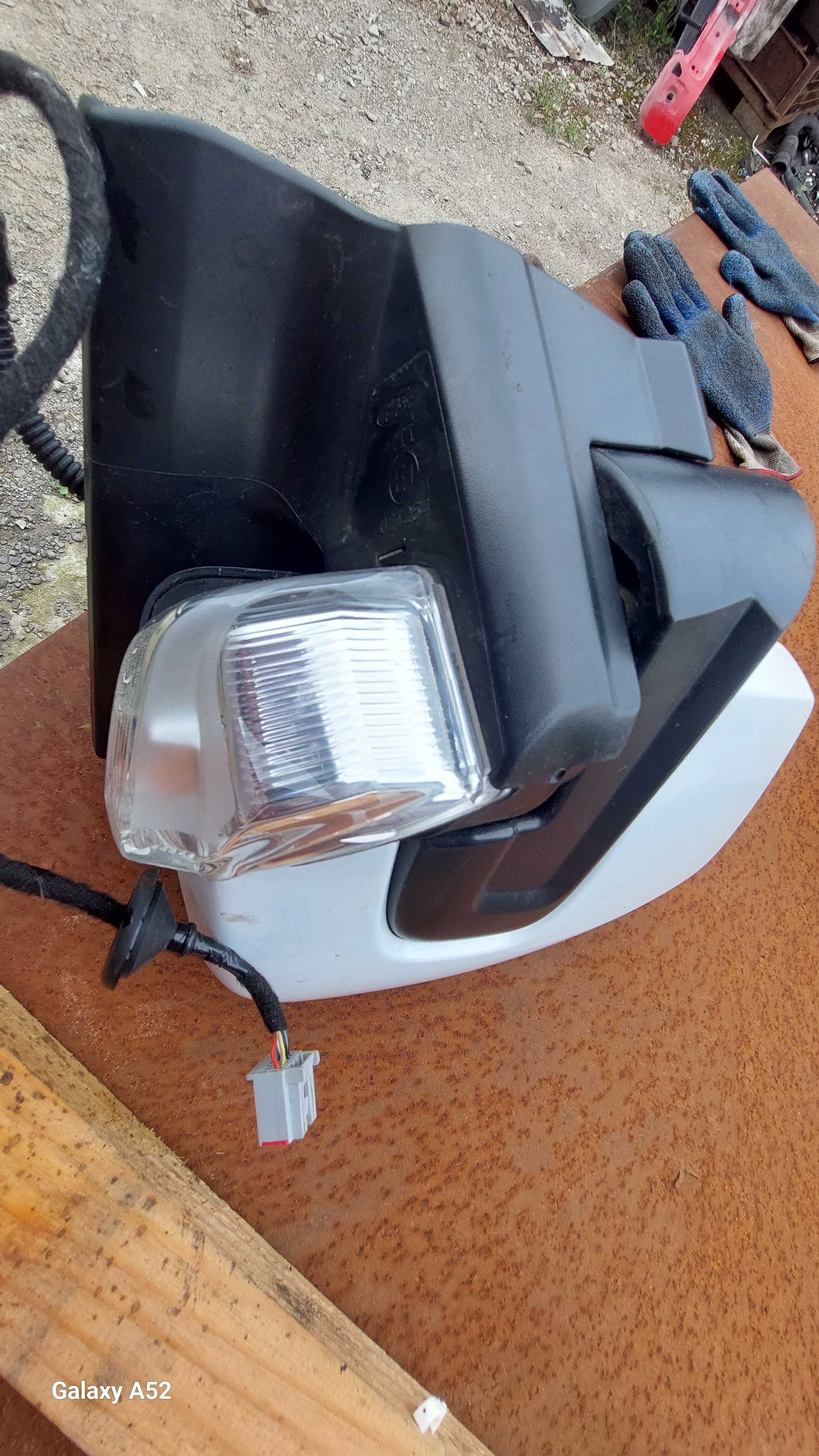 Lusterko Lewe  Ford CUSTOM  8-Pin