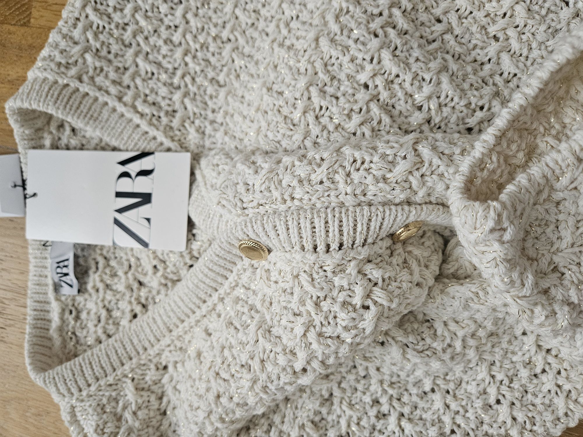 Zara bialy kardigan ze złotą nitką nowy M