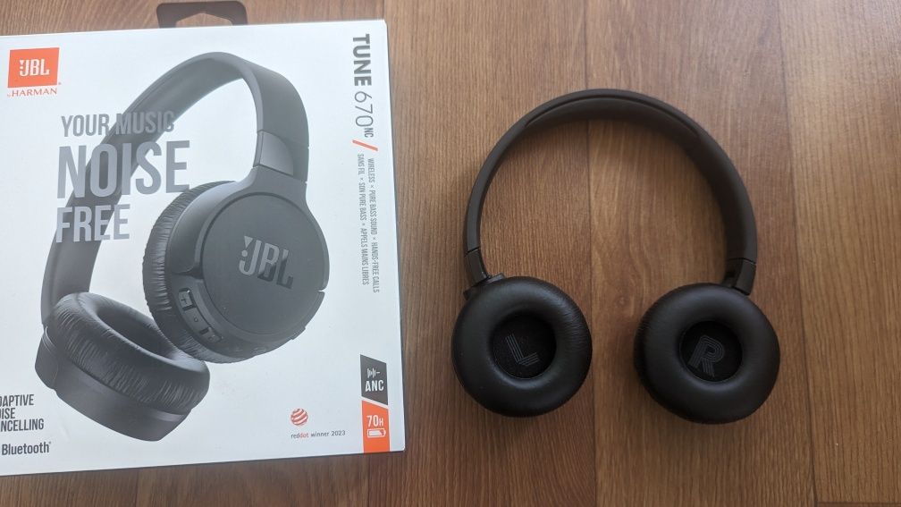 Навушники накладні JBL TUNE 670 NC