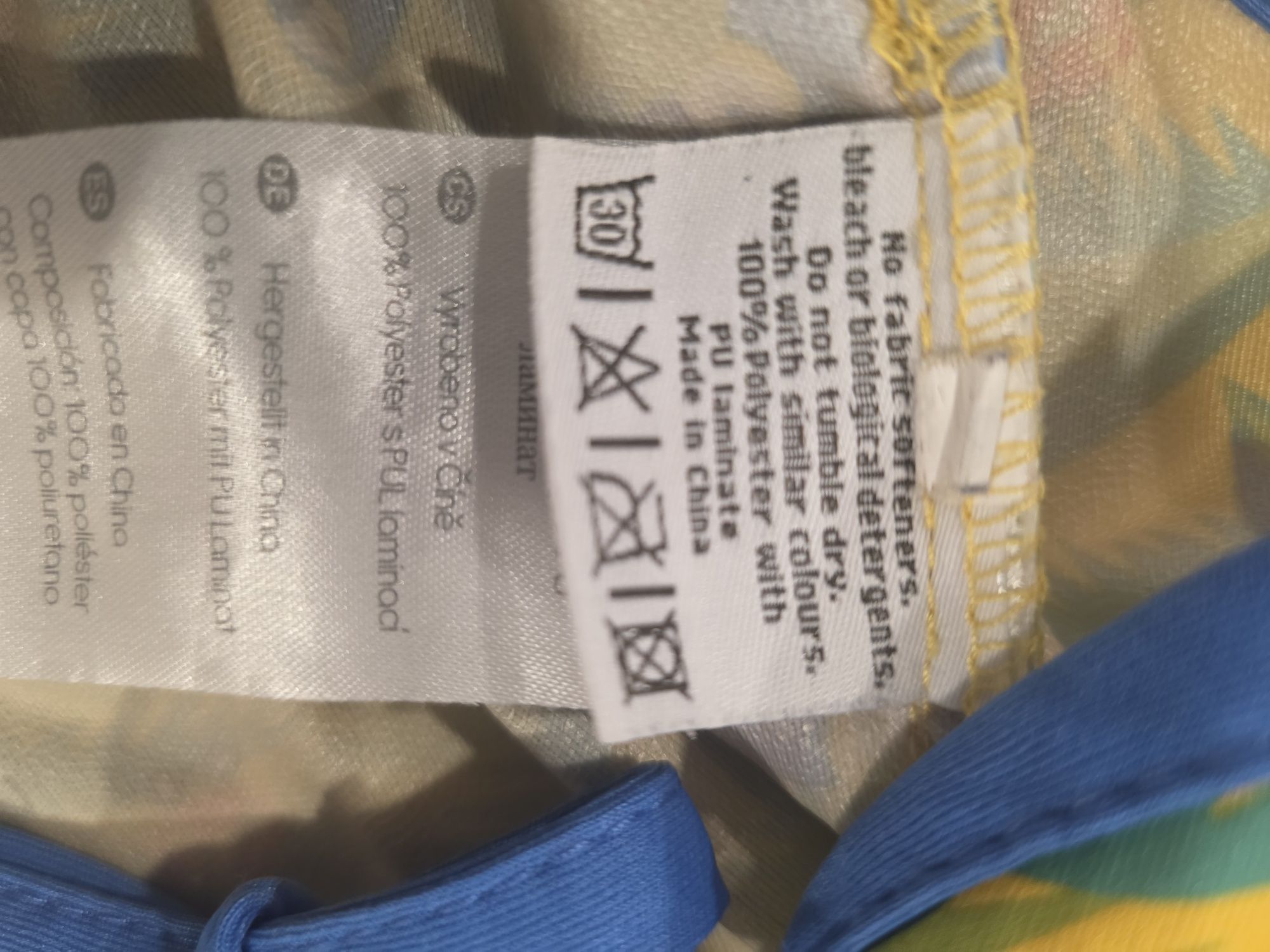 Babete com mangas impermeável e repelente a manchas