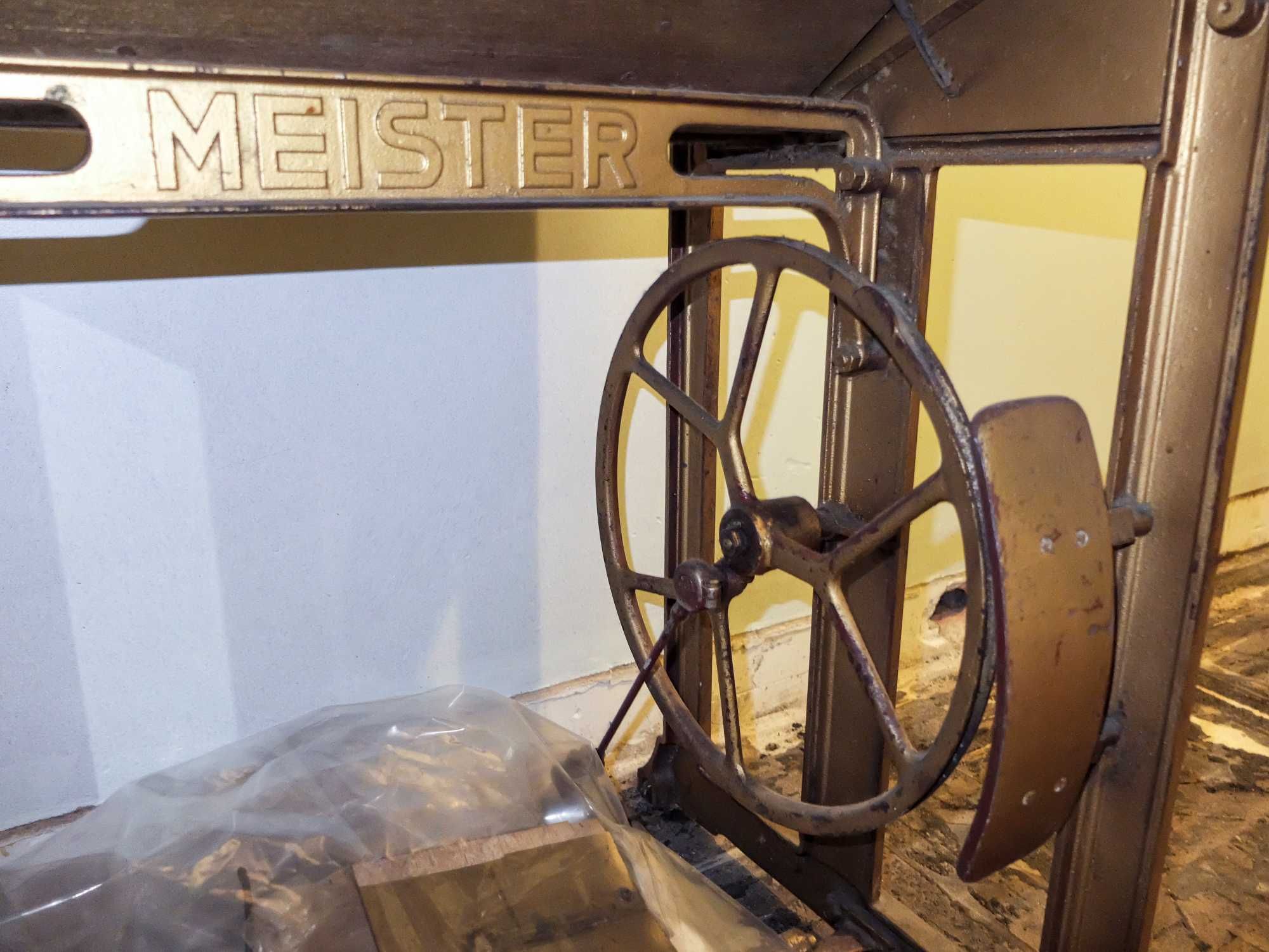 Máquina costura Meister-Werke Schweinfurt, antiga, para restauro.