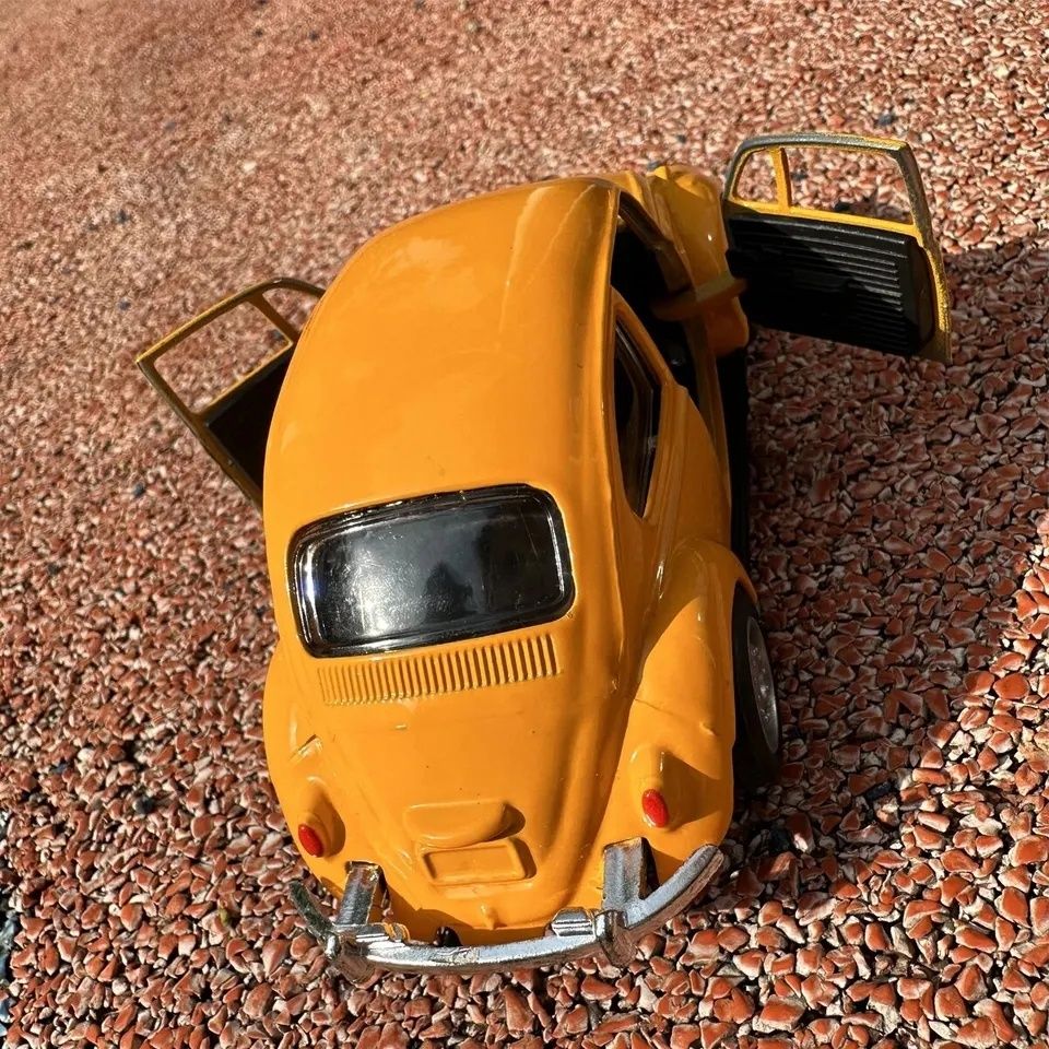 VW Beetle 1:43 yellow