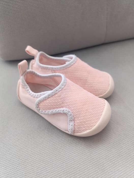 Buty, kapcie dziewczęce Decathlon, roz. 22