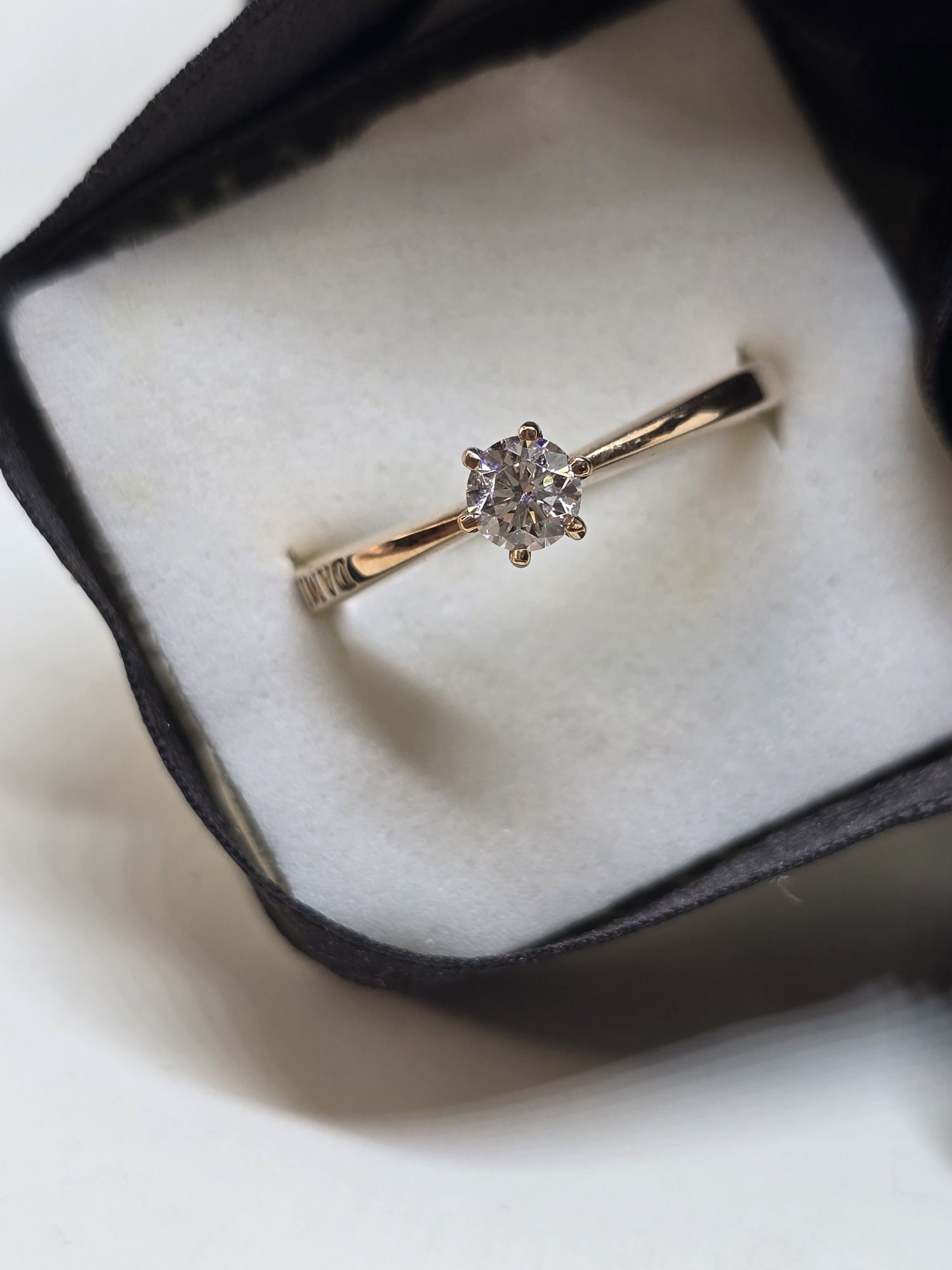 Damiani каблучка з діамантом