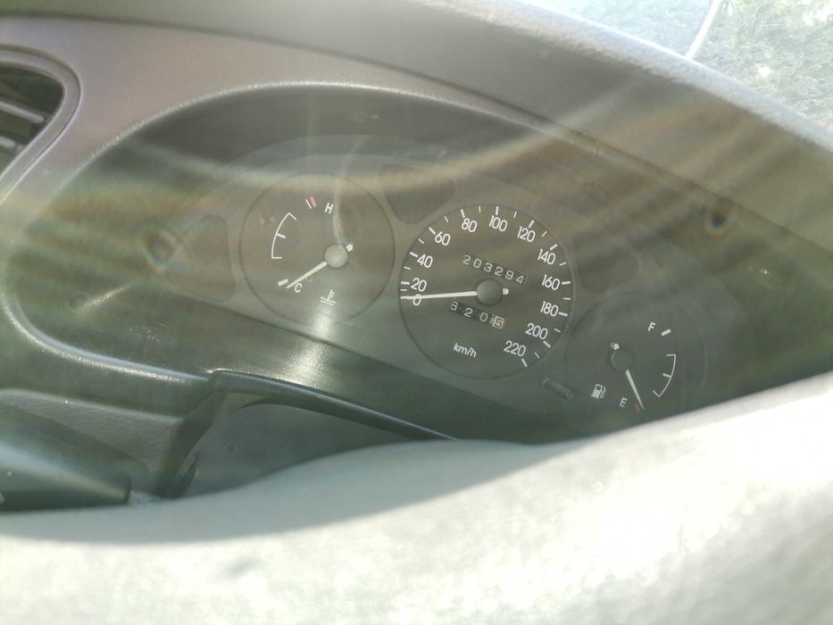 Деу ланос1,5 рік 2003