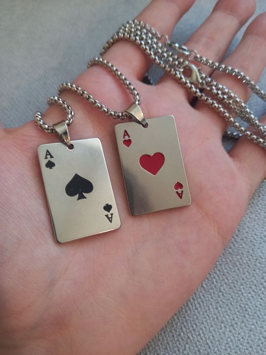2x naszyjnik z kartą do gier As