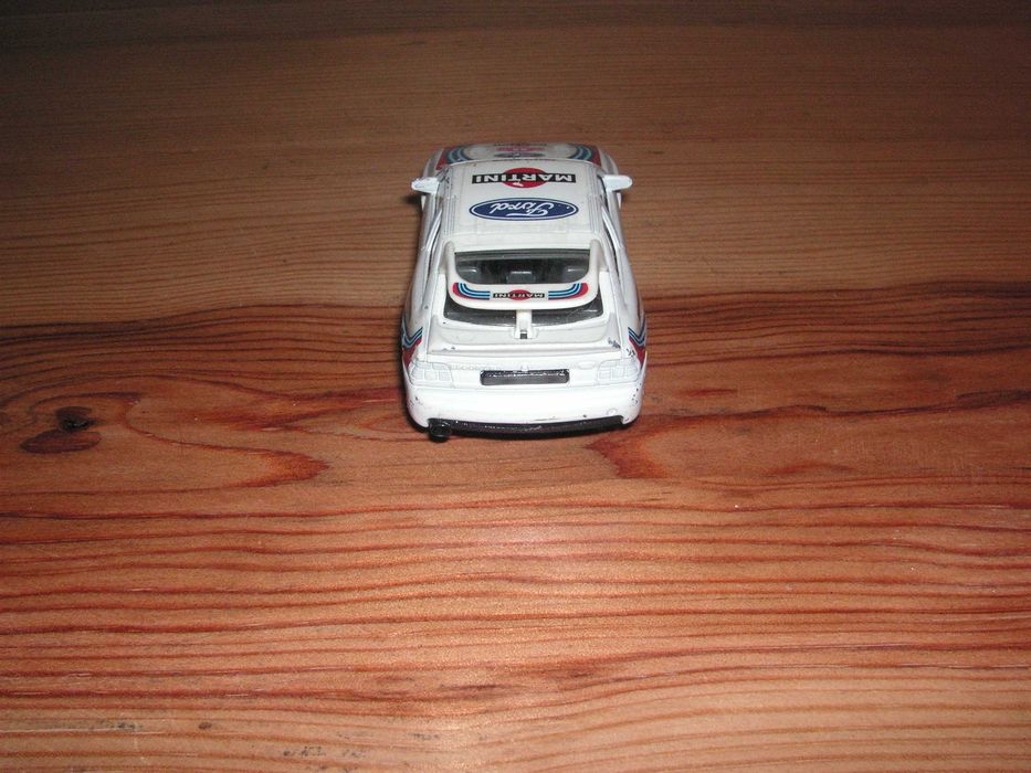 Carro Miniatura Burago Ford Escort RS Cosworth 1: 43 Rallye Sanremo