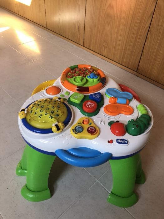 Mesa actividades chicco