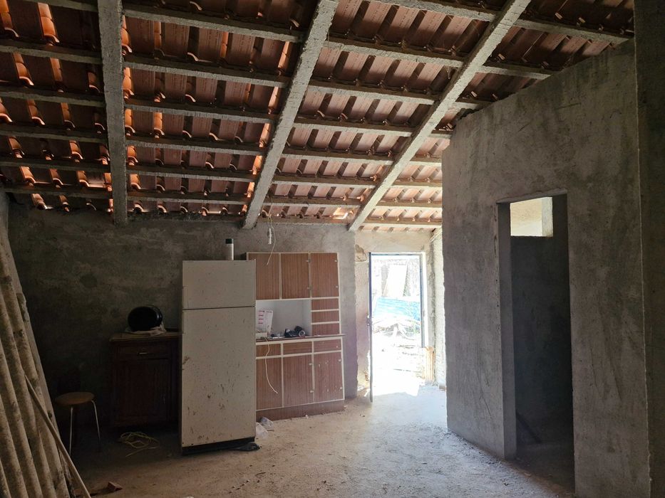 Terreno Urbano com 2 casas em Vale de Santarém