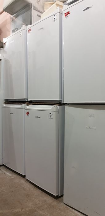 Морозильна камера Vestfrost CMF085W