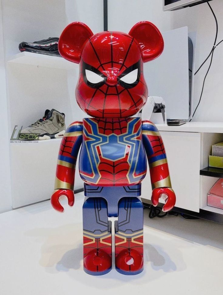 Роспись фигурок Bearbrick