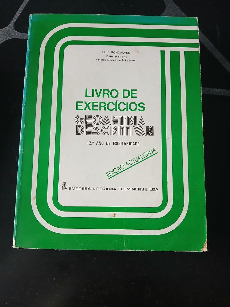 Livro de exercícios de geometria descritiva