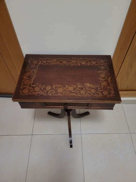 Mesa em madeira rústica