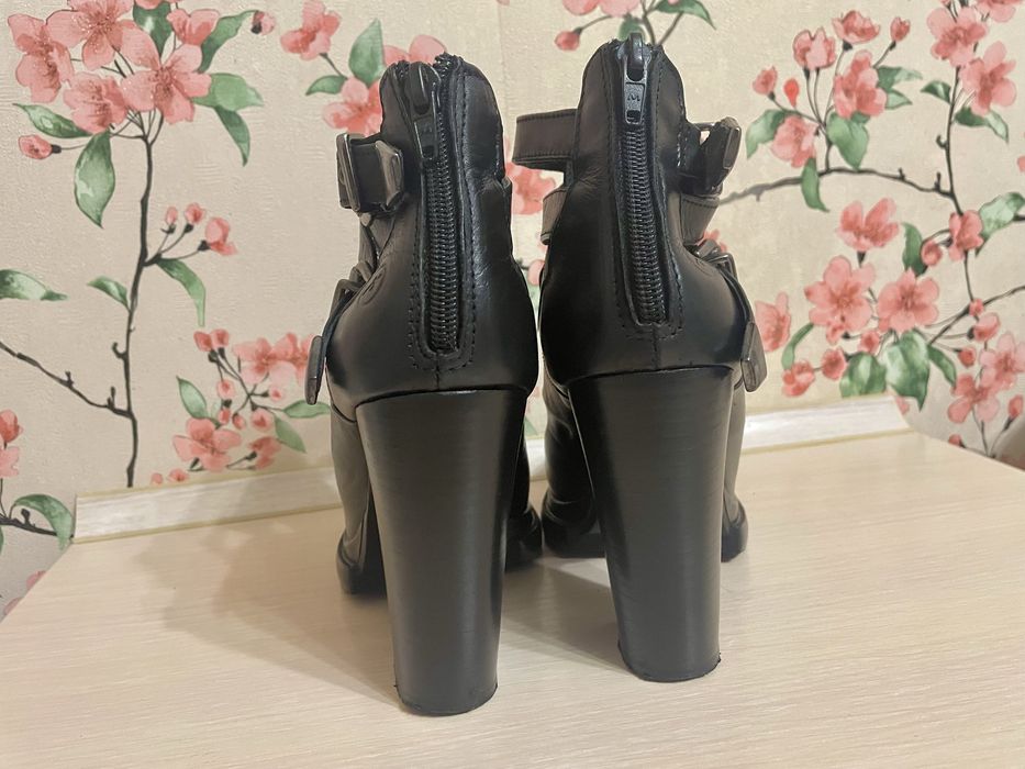 Шкіряні ботильйони Bronx з ремінцями