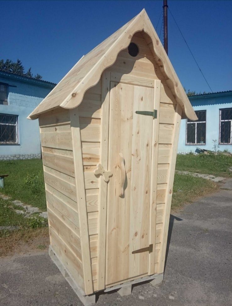 Туалет дерев'яний садовий