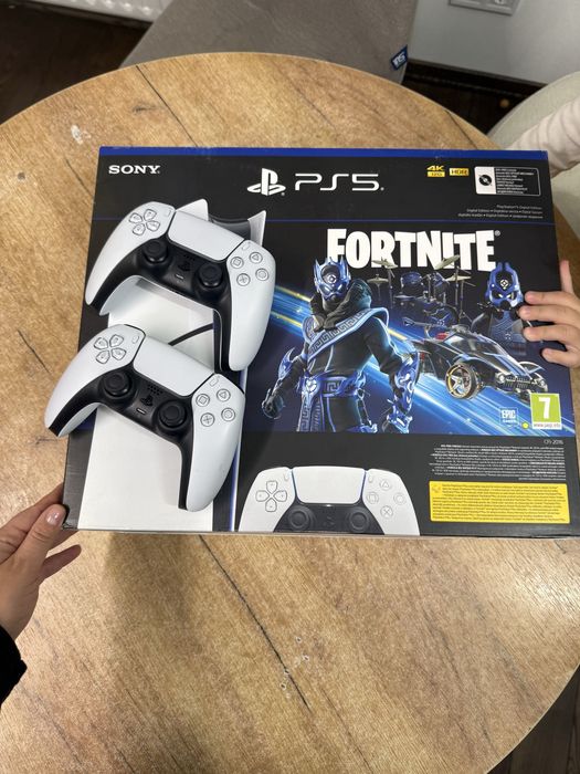 Плейстейшн 5 ідеальний стан, вмикали 2-3 рази