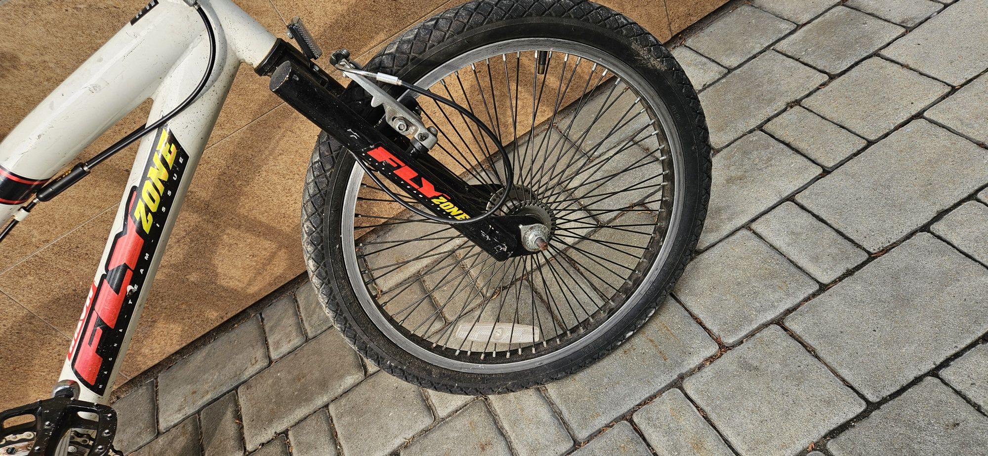 Rower wyczynowy BMX Fly Zone