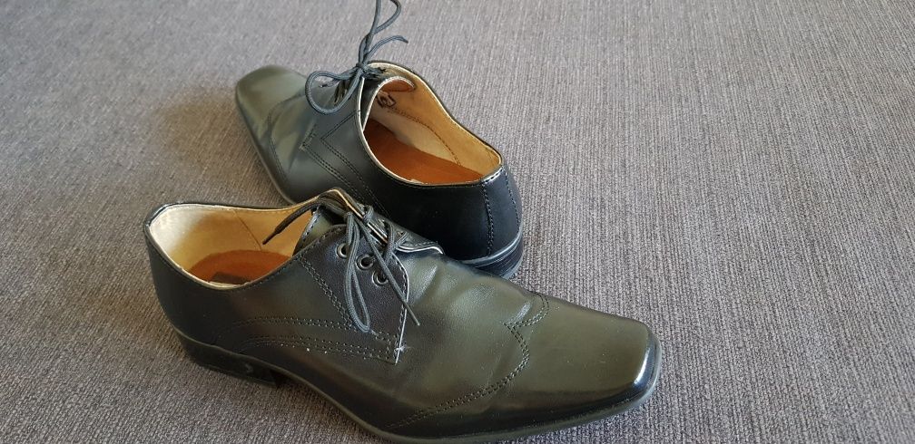 Buty pantofle komunijne czarne 36