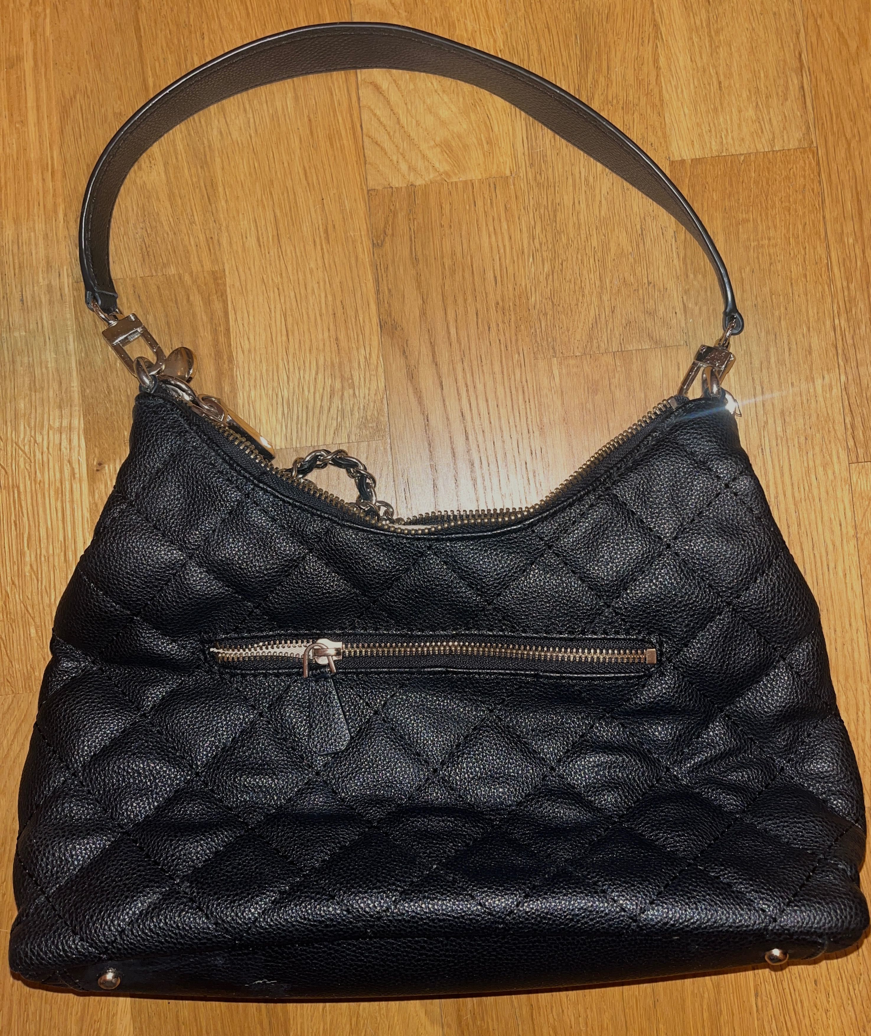 Шкіряна сумка Guess