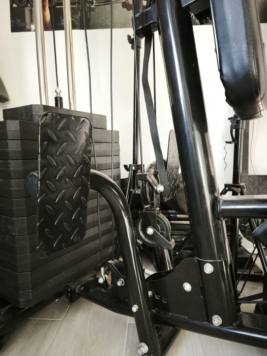 Máquina de musculação completa com leg press