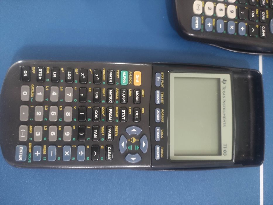 Calculadora Gráfica TI-83  Ideal para Secundário e Universidade