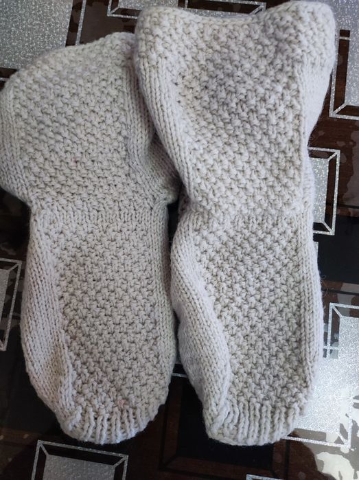 Продам в'язані шкарпетки, в'язану шапку