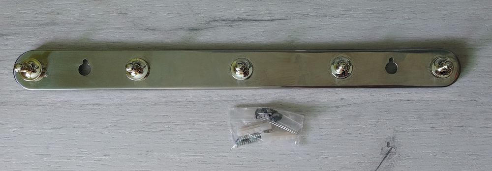 Металева полиця на кухню або у вану