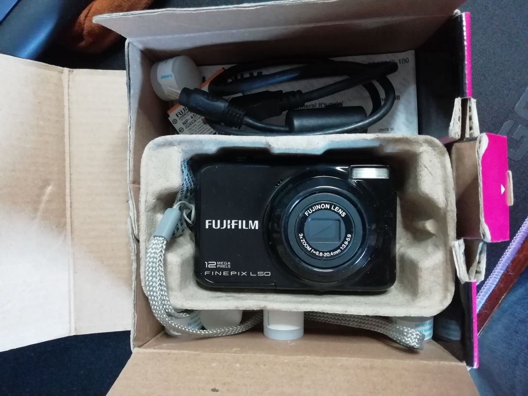 Máquina fotográfica digital, Fujifilm L50