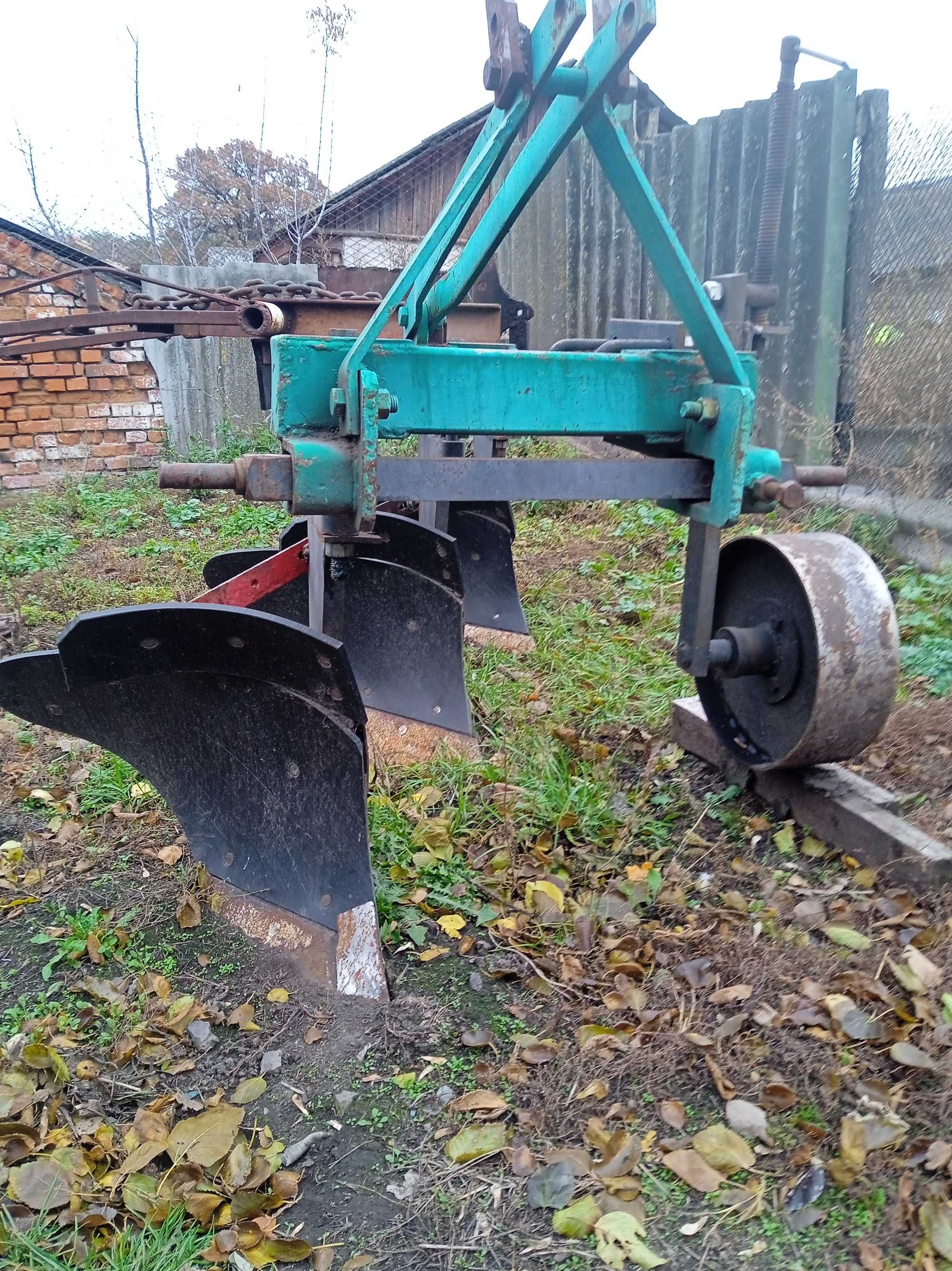 Новий плуг на високих стійках з відвалами текрон і докидачами текрон