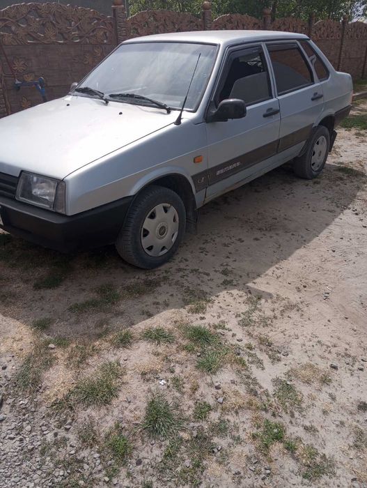 Продам авто на ходу тільки потрібно посварити по кузові