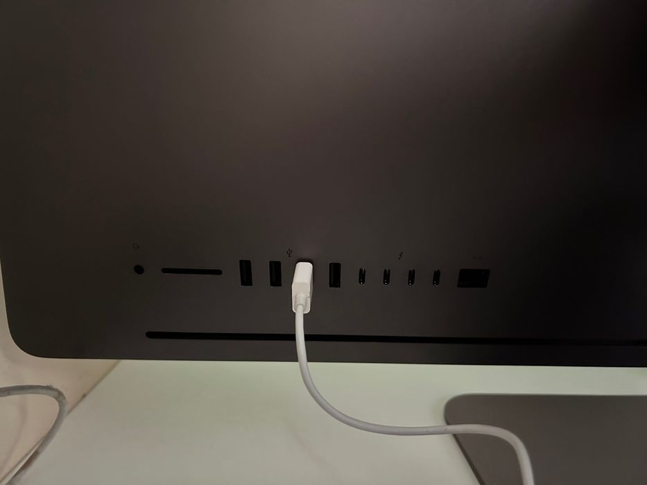 Apple iMac PRO 27" Retina 5K | Xeon | 32GB RAM | Vega 56 8GB | 1TB SSD