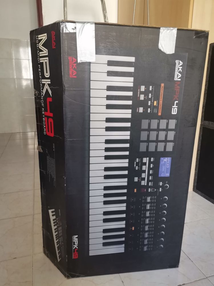 Akai MPK49 - Controlador Midi