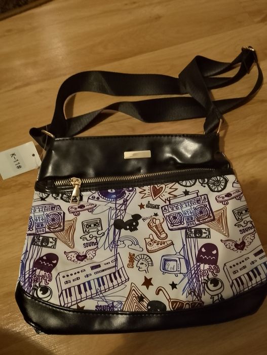 Nowa torebka cross body z nadrukowanym motywem