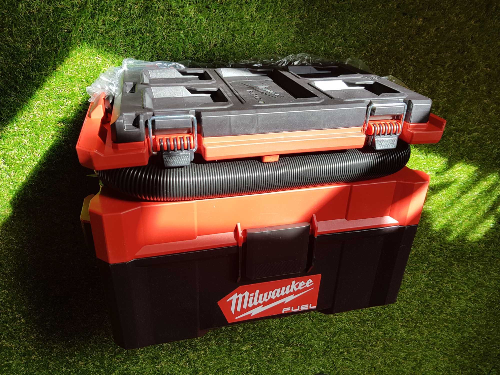 Пилосос Milwaukee 0970-20 M18 FUEL PACKOUT 9.4 літра