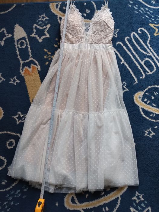 Sukienka koronkowa tiulowa prześliczna biało-beżowa, rozmiar S soky &