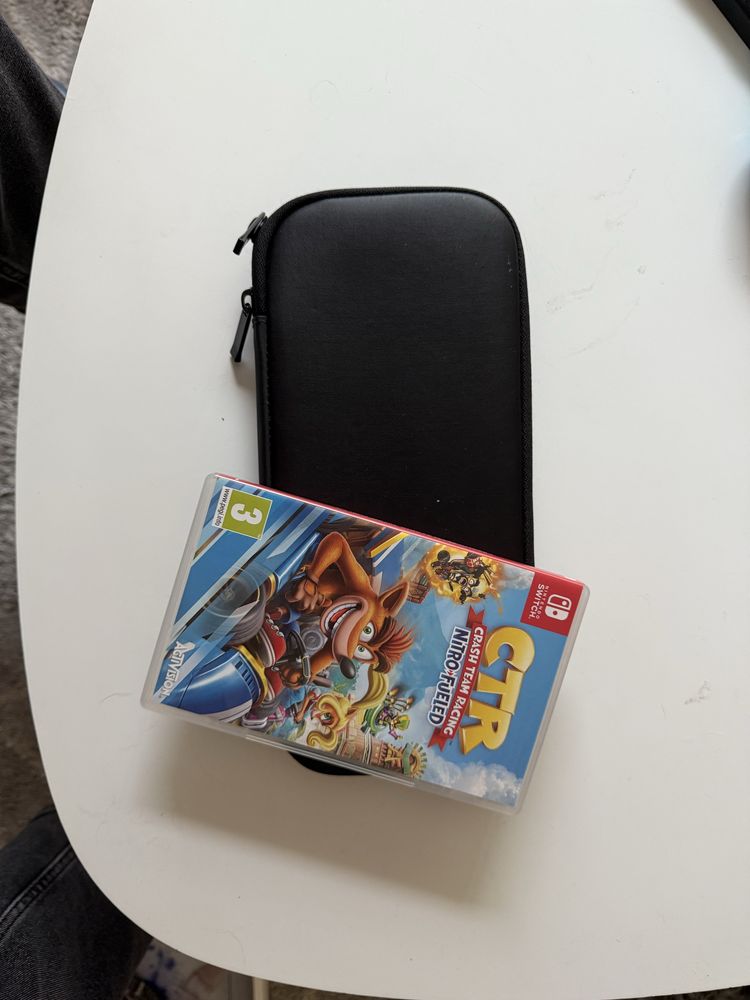 Nintendo Switch c/jogo + acessórios