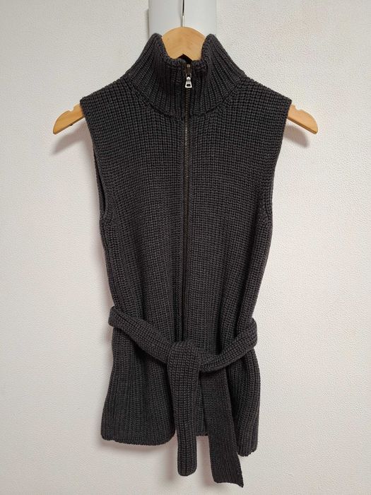 Жилет женский Prada, Италия. Шерсть.  S-М.