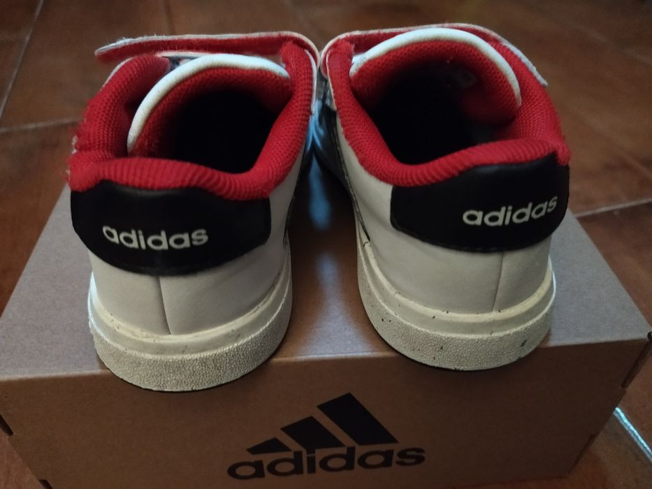 Tênis Adidas Marvel Nr 26