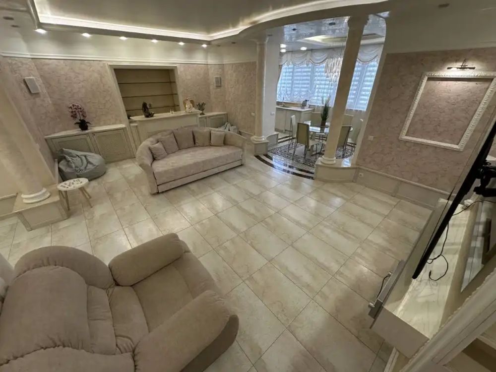 Продам 3-комн.квартиру 153 м.кв. Ремонт.В центре. Созидатель. Гоголя.
