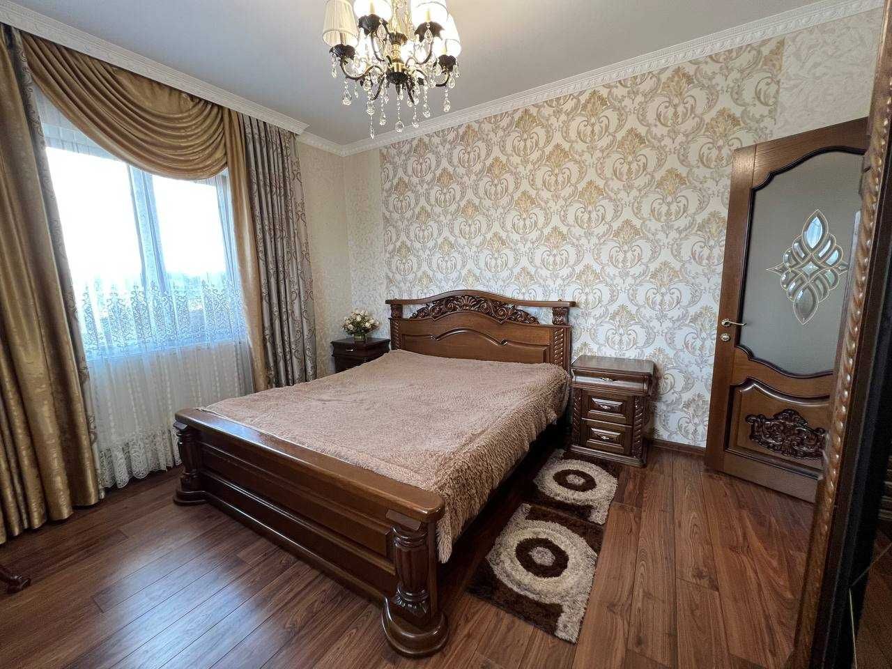 Продаж розкішного будинку м. Цумань