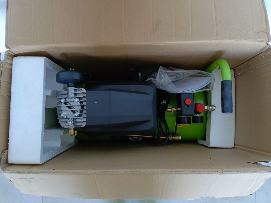 NOWY Kompresor olejowy VERTO 73K004 50L