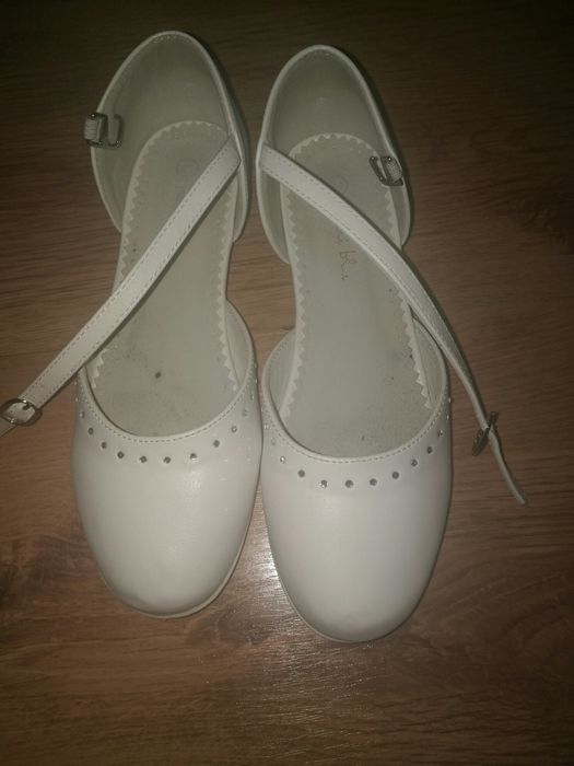 Buty białe dla dziewczynki komunijne