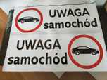 Znak uwaga samochód