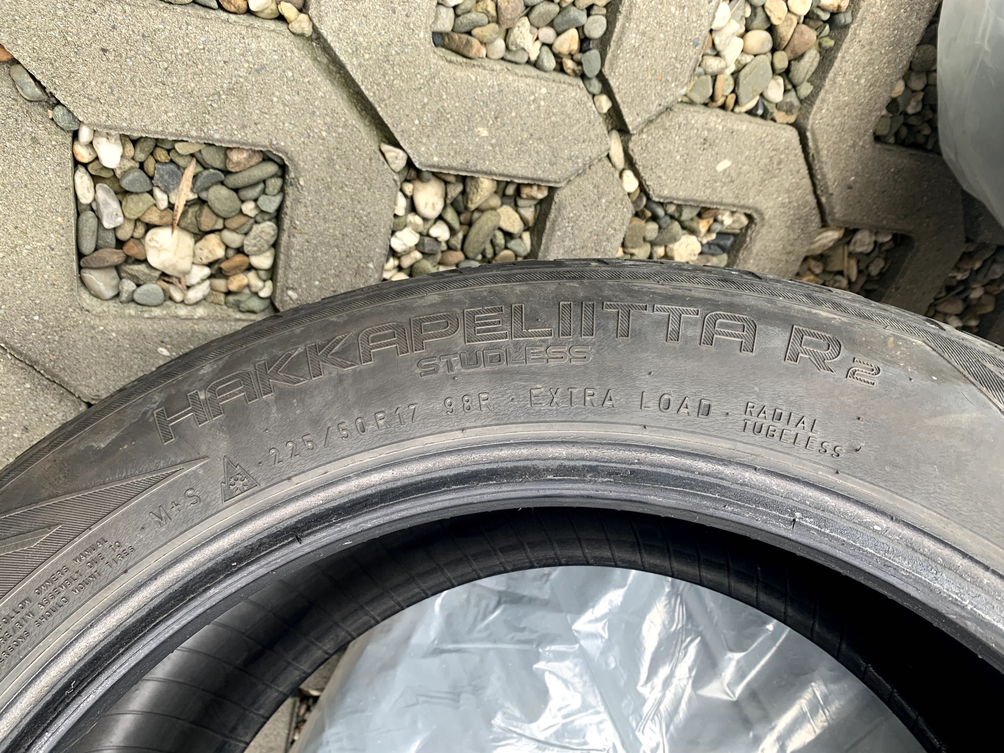 Opony zimowe Nokian Hakkapeliitta 225/50/17 98R XL (ilość 2szt)