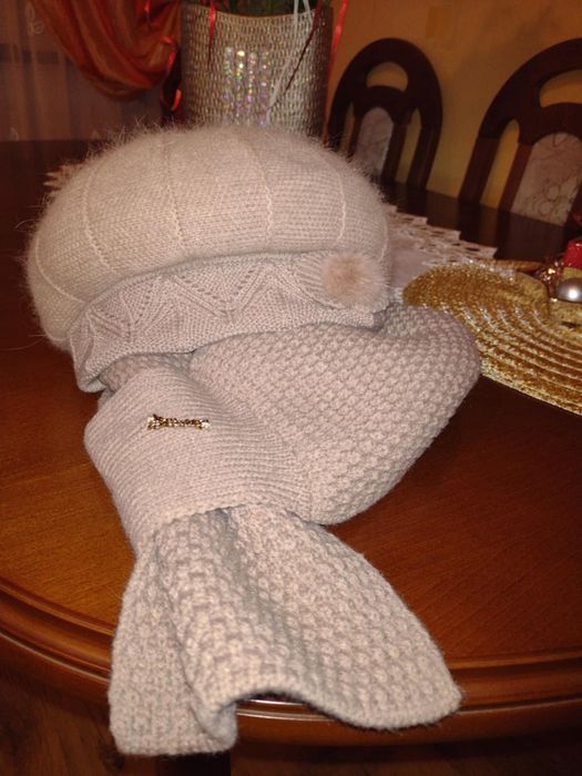 Nowy beżowy dwuczęściowy komplet damski.