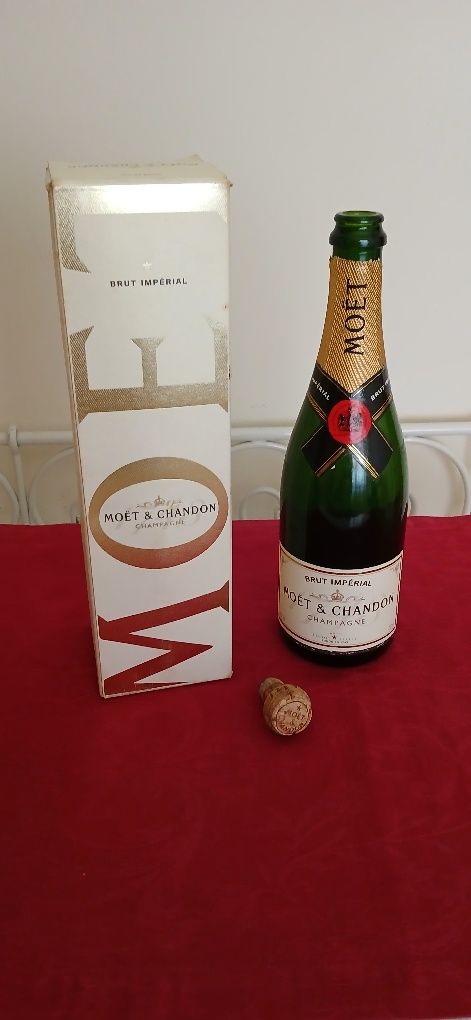 Garrafa Moet & Chandon, vazia