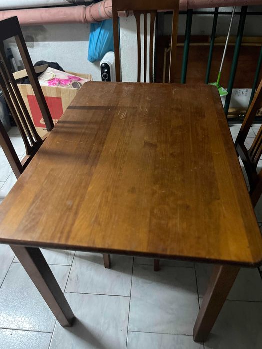 vendo mesa de cozinha + 4 cadeiras, com pouco uso (madeira maciça)