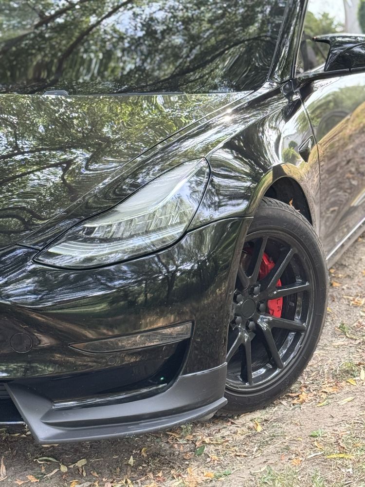 Tesla model 3 2019 рік